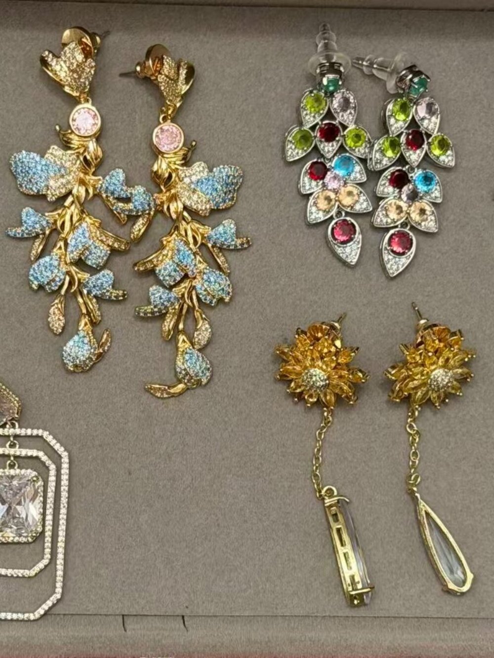 earring - Picture 4 of 9